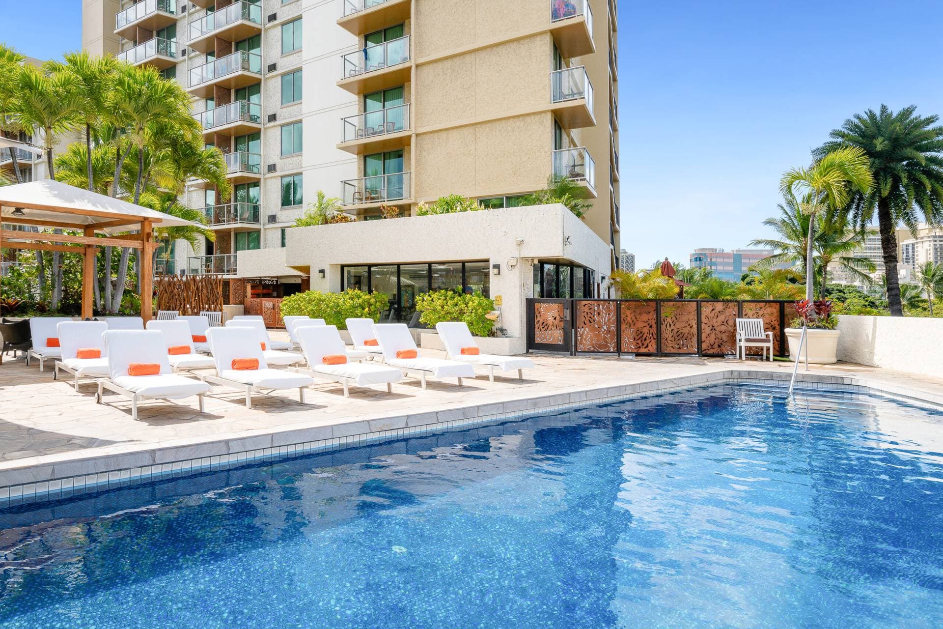 Luana Waikiki Hotel & Suites 5