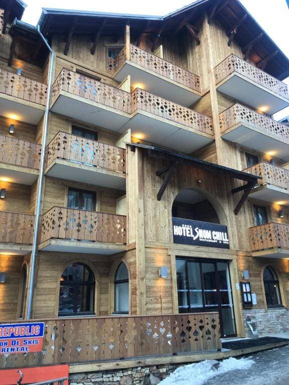 Snow Chill Hotel  2