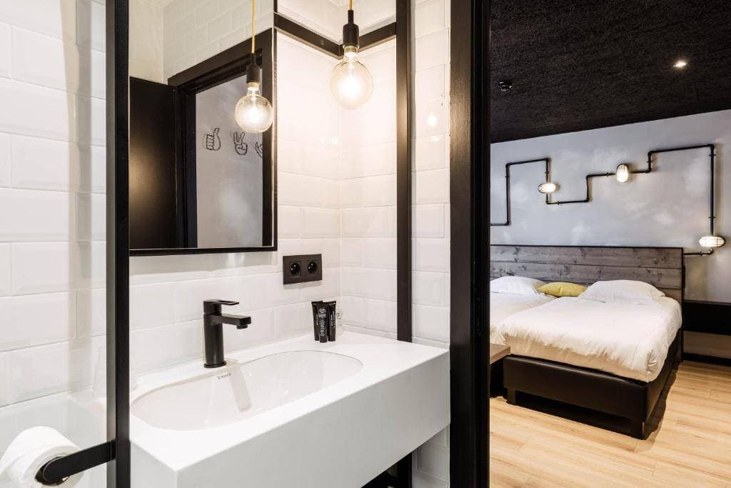Upstairs Hotel 22