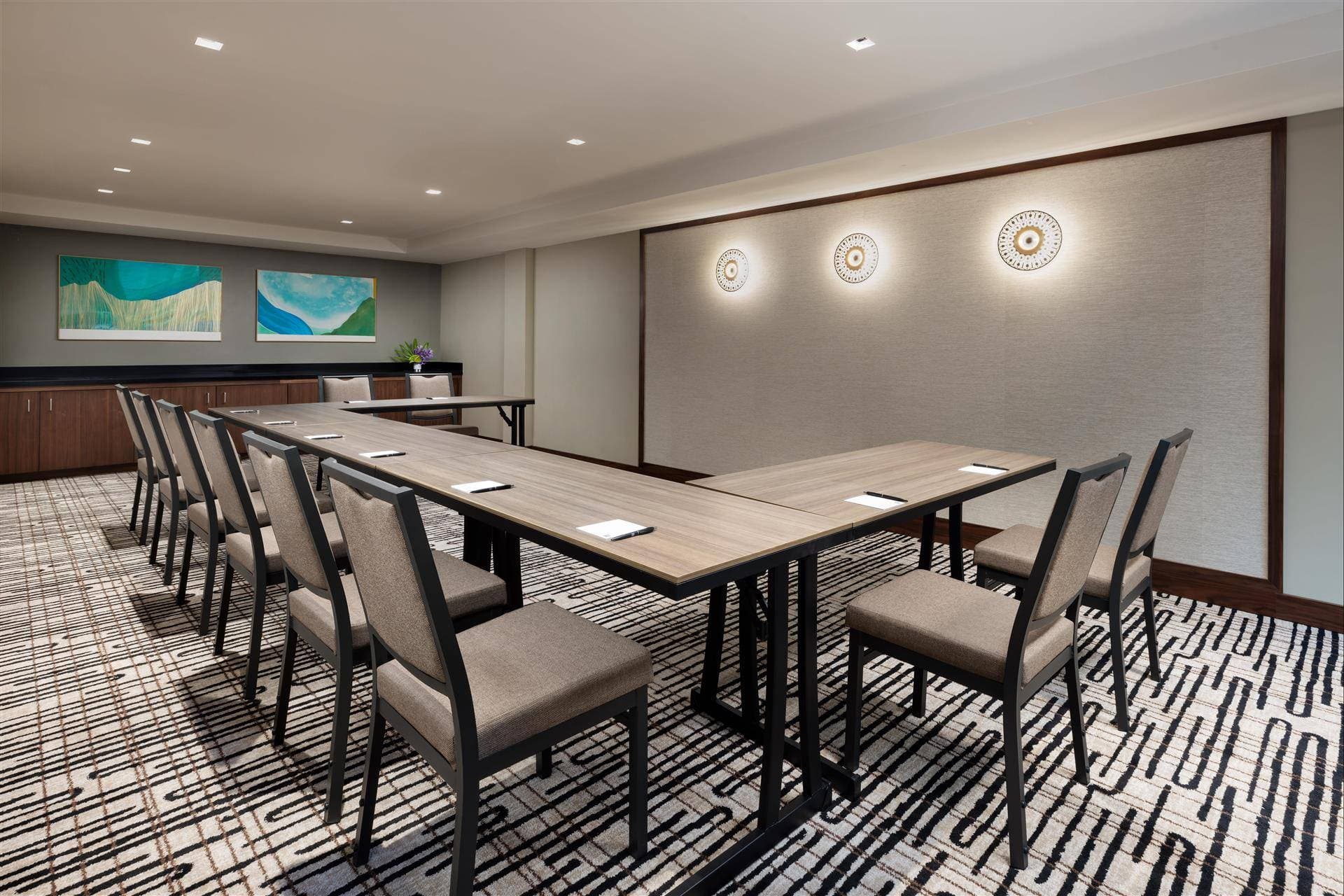 AC Hotel Honolulu 9