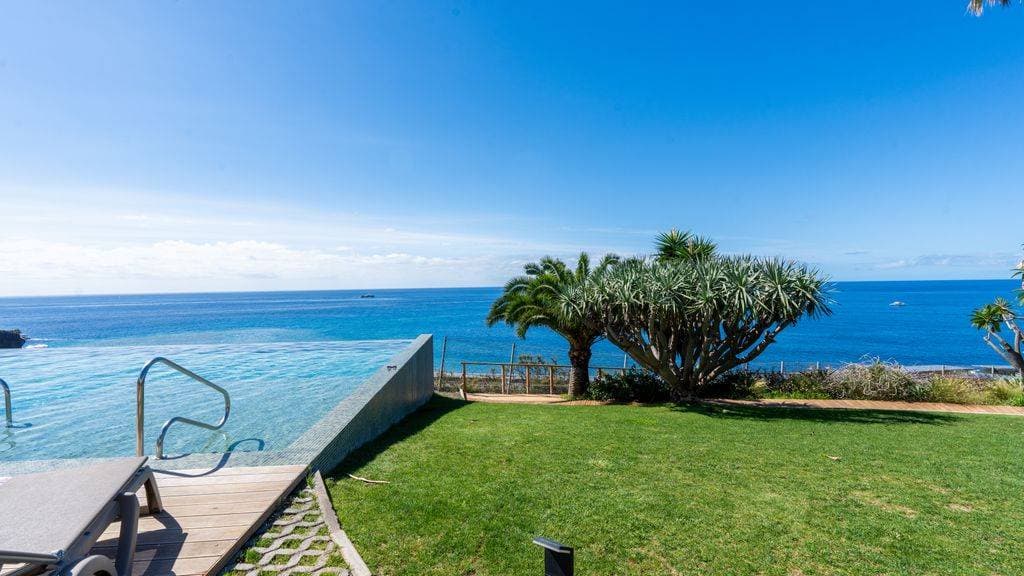 Acqua Sensation Suites by LovelyStay 53