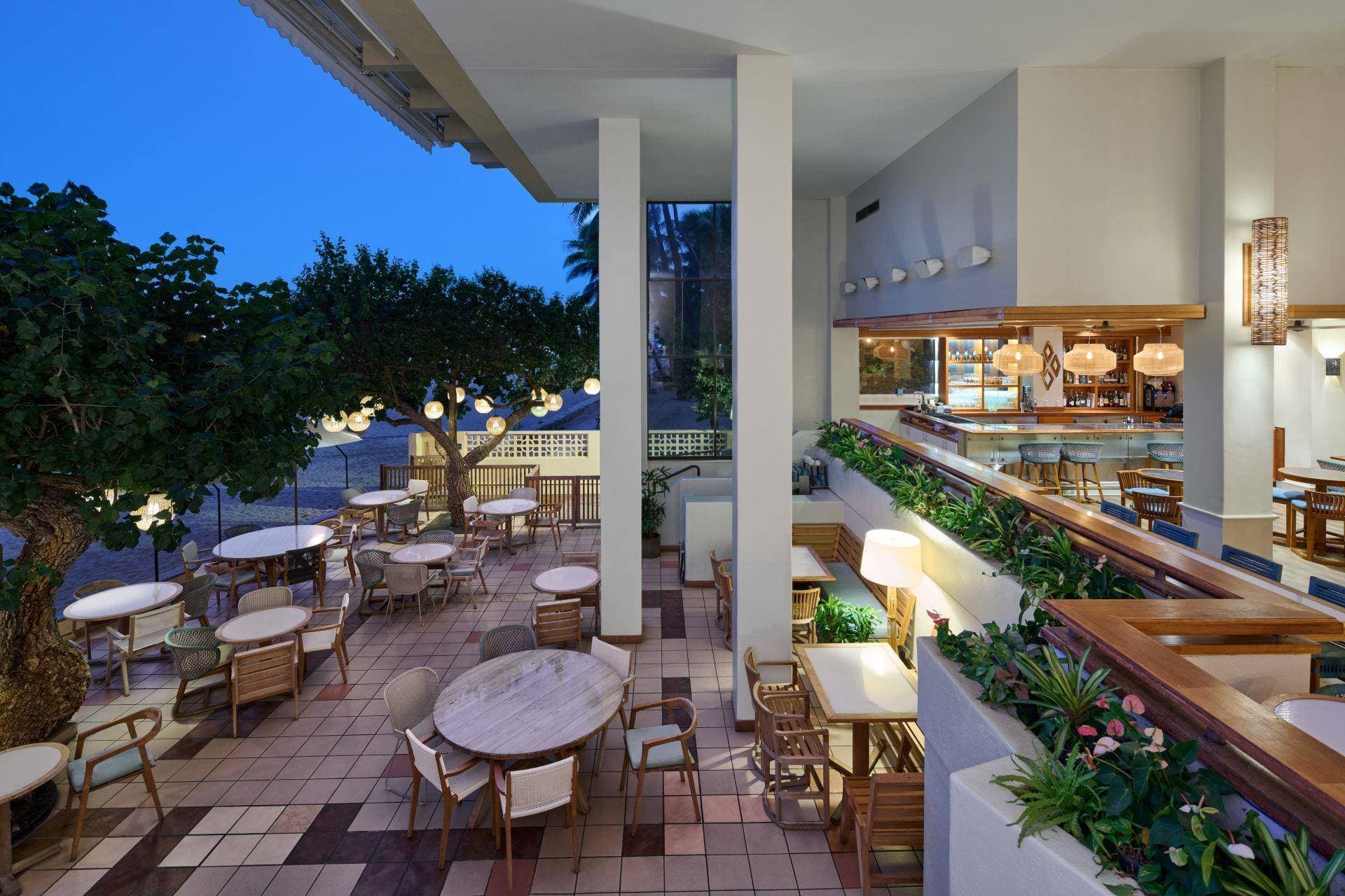 Kaimana Beach Hotel 9