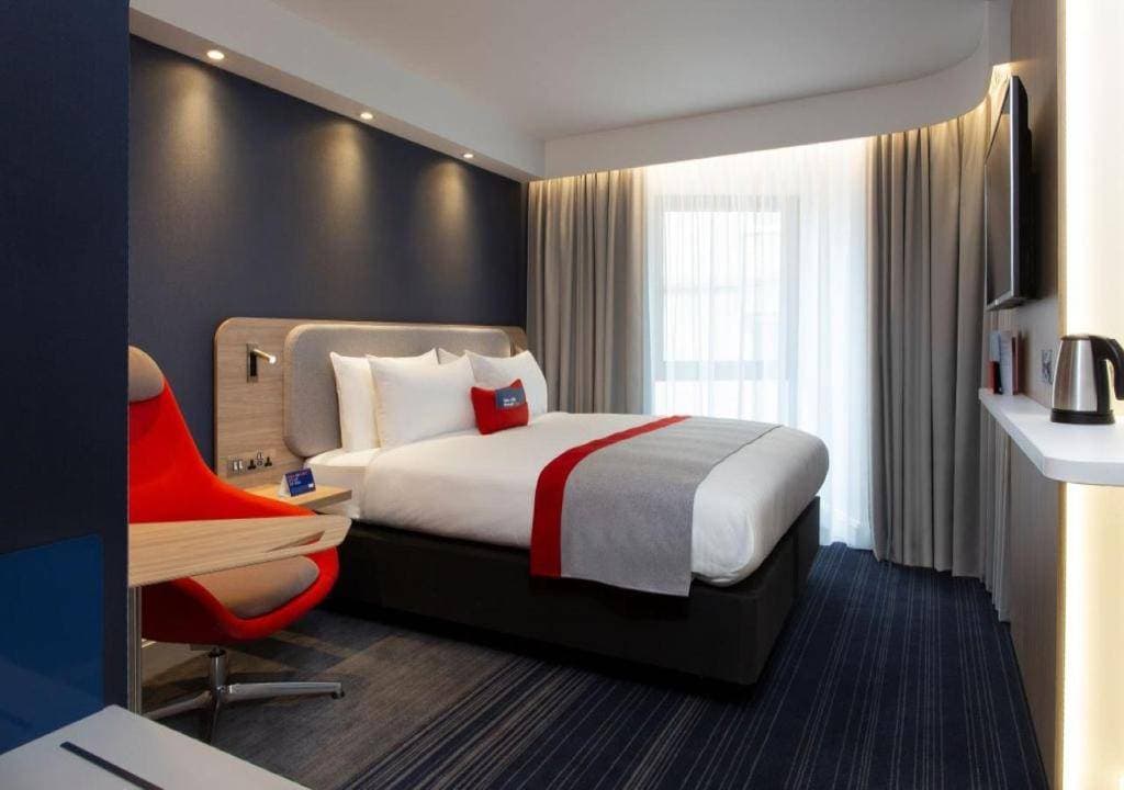 Holiday Inn Express Edinburgh City Centre by IHG 9