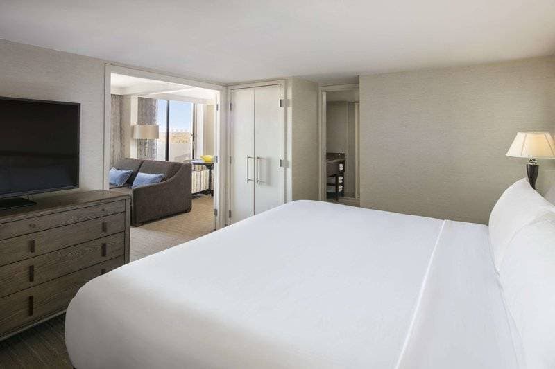 Sonesta Charlotte Lower South End 18