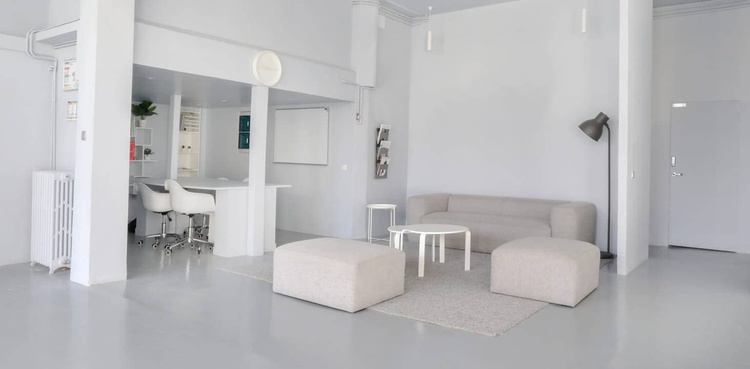 Studio Perle avec grand mur vitré 2