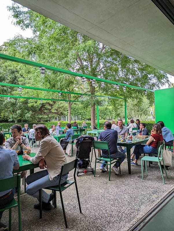  Le Monde Marche - Restaurant du MAC VAL 2