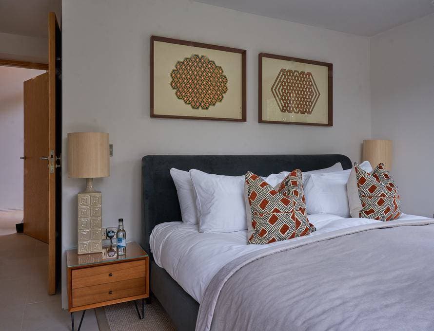 The Waterside Retreat 11