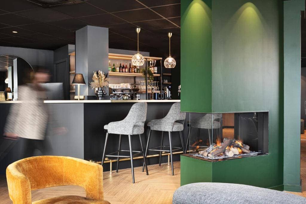 Bar / Lounge 
