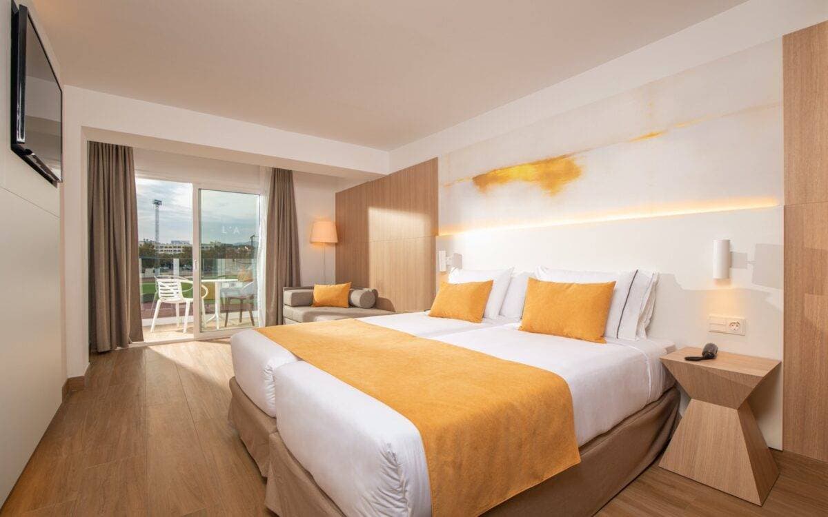 L'Azure Hotel 46