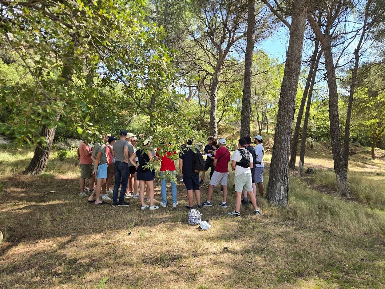 Chaque atelier démarre par une balade de découverte dans la nature locale
