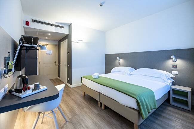 Airport Hotel Meeting Center 11