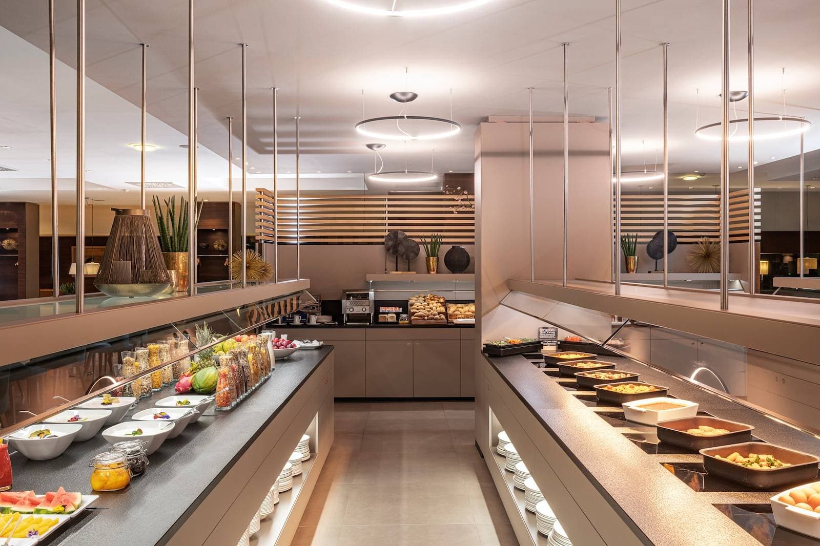Nh VIenna Airport Hotel 6