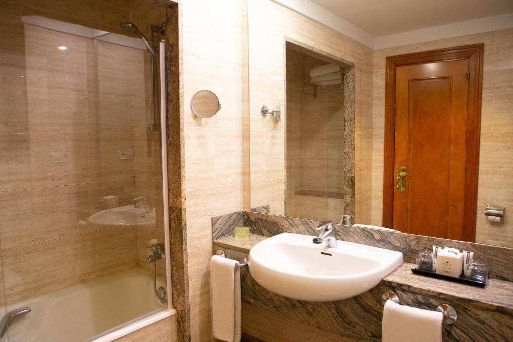 Sercotel Ciudad de Oviedo Hotel 11