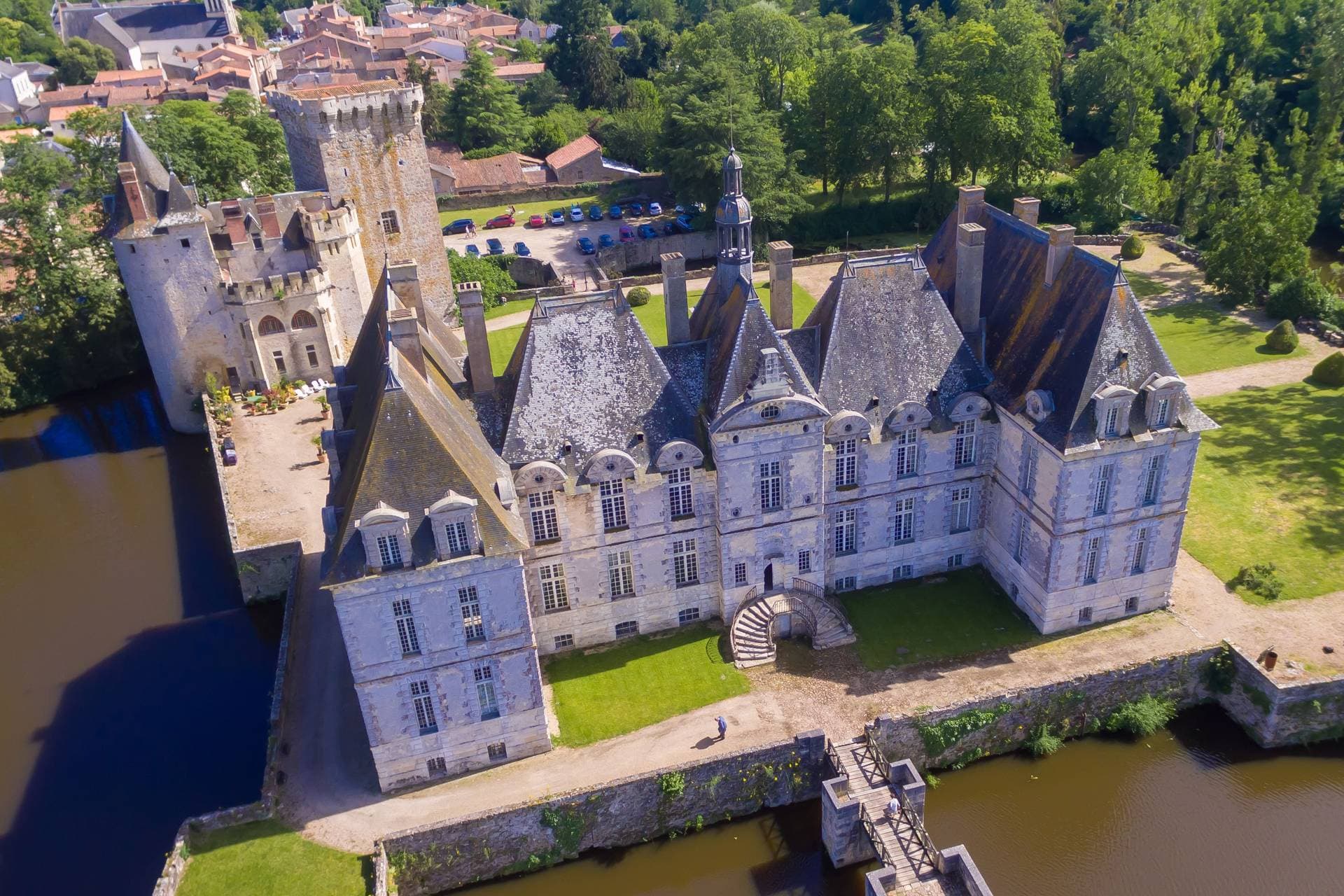 Le Château de Saint-Loup-sur-Thouet 1