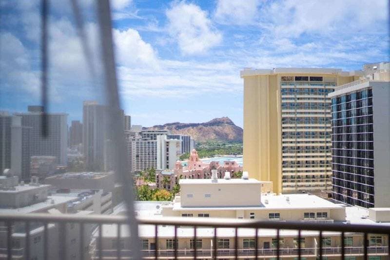 Embassy Suites Waikiki Beach Walk 18