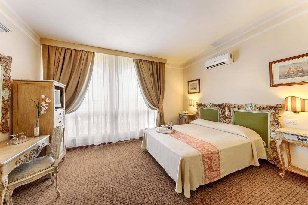 Colonna Palace Hotel Mediterraneo 8
