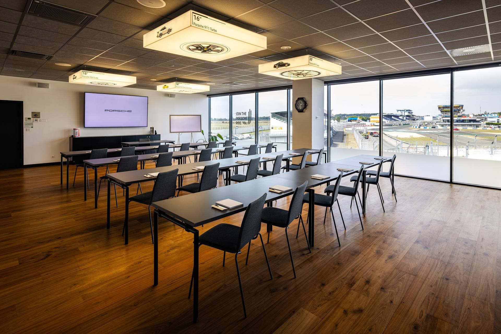 Porsche Experience Center 18