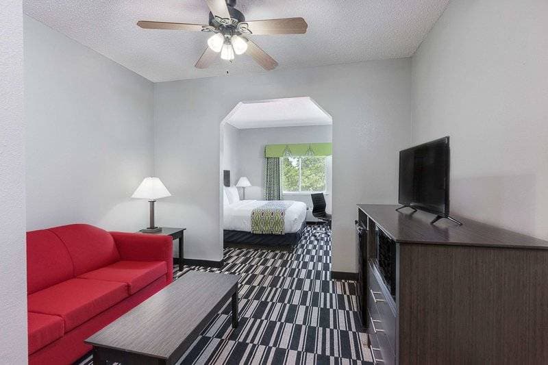 Holiday Inn Express & Suites Sulphur Springs 9