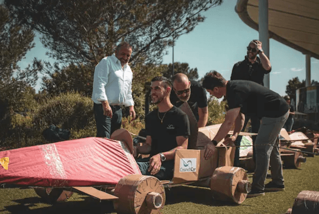 Ça cartonne 2CV / F1