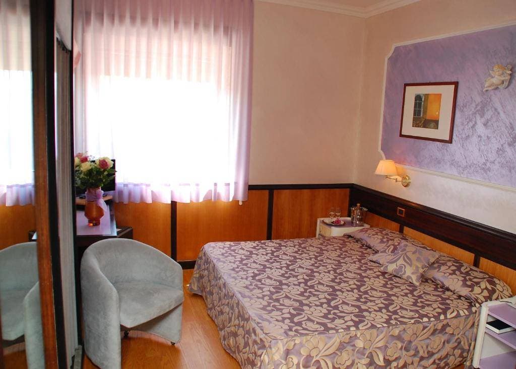 Benny Hotel 10