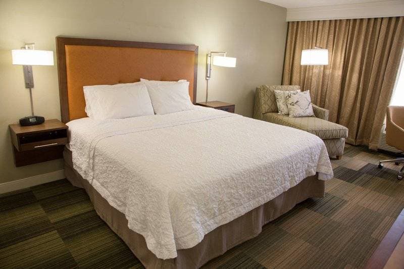Hampton Inn & Suites Albany Downtown 11