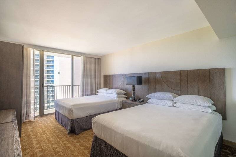 Embassy Suites Waikiki Beach Walk 32