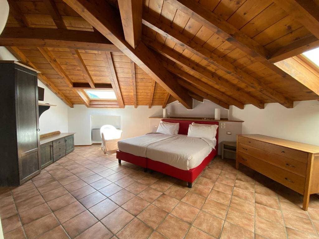 Albergo Lenno 12