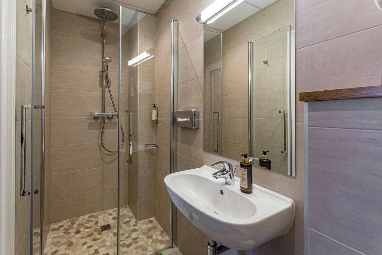 Best Western Grand Hotel De Bordeaux 17