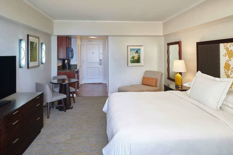 Hilton Grand Vacations Suites at Hilton Hawaiian Village 17