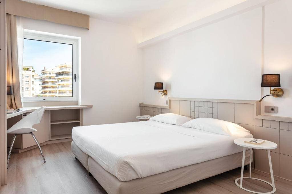 Hotel Carlo Felice 17