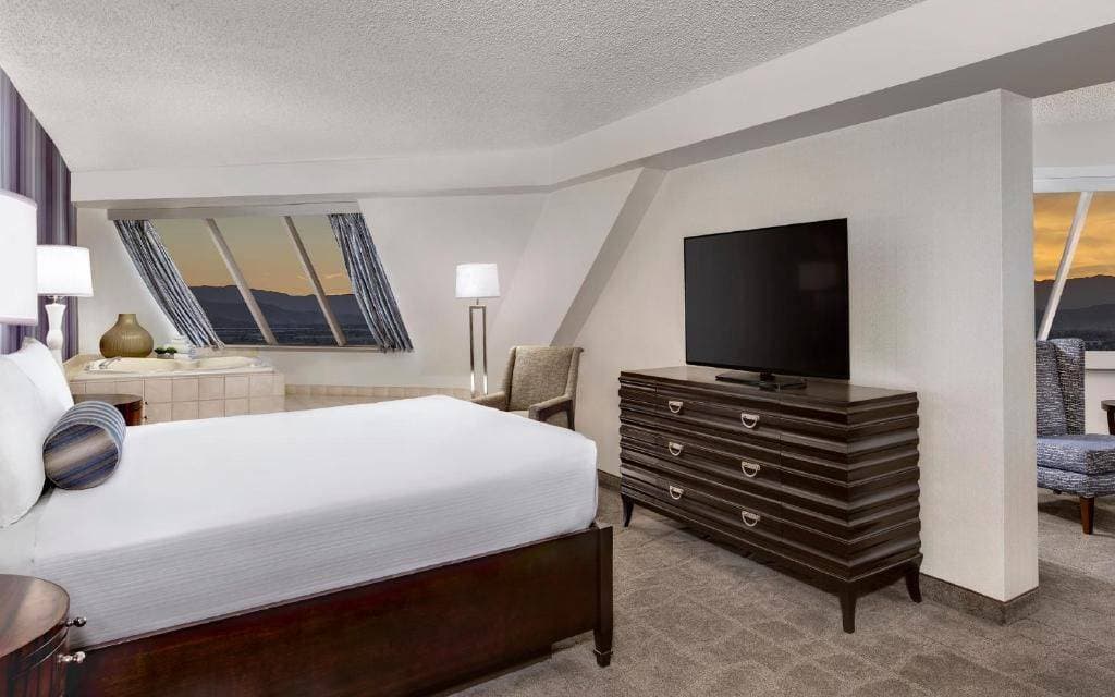Luxor Hotel & Casino 17