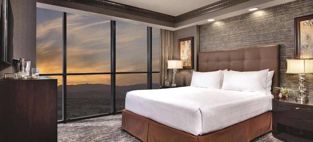 Luxor Hotel & Casino 13