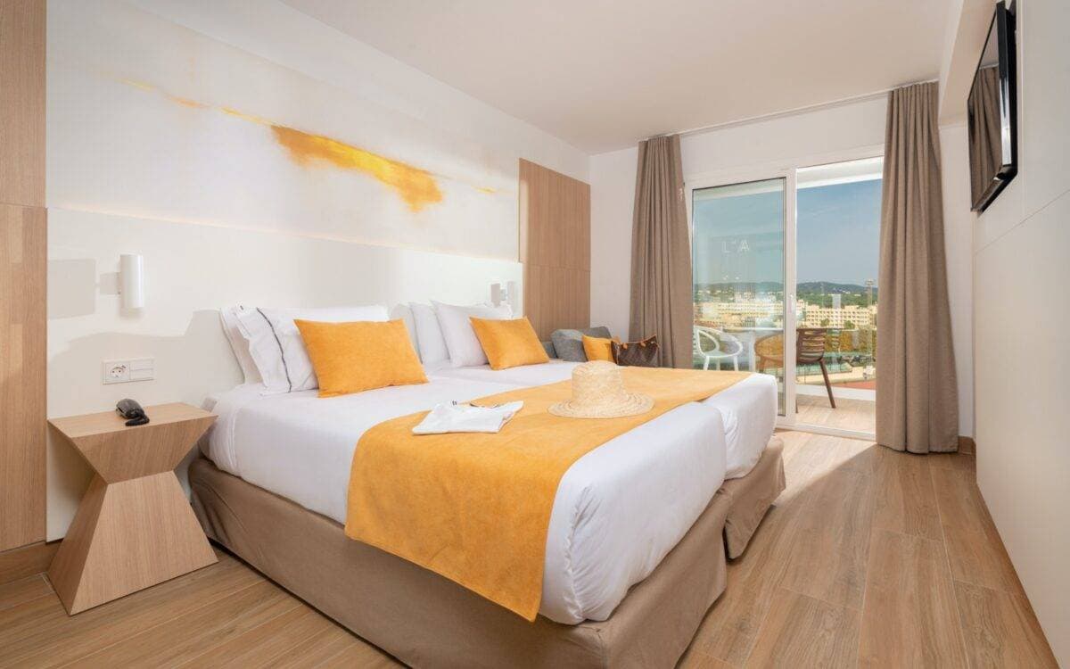 L'Azure Hotel 48