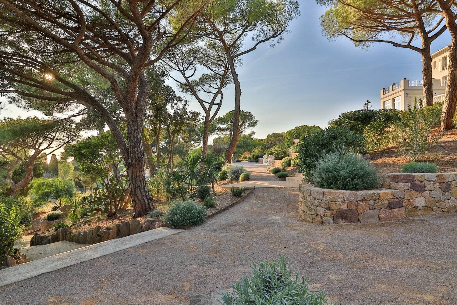 Castel Bay 11