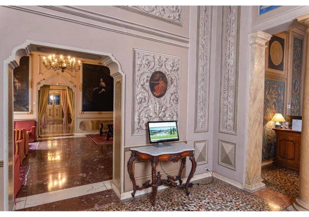 Phi Hotel Canalgrande 9