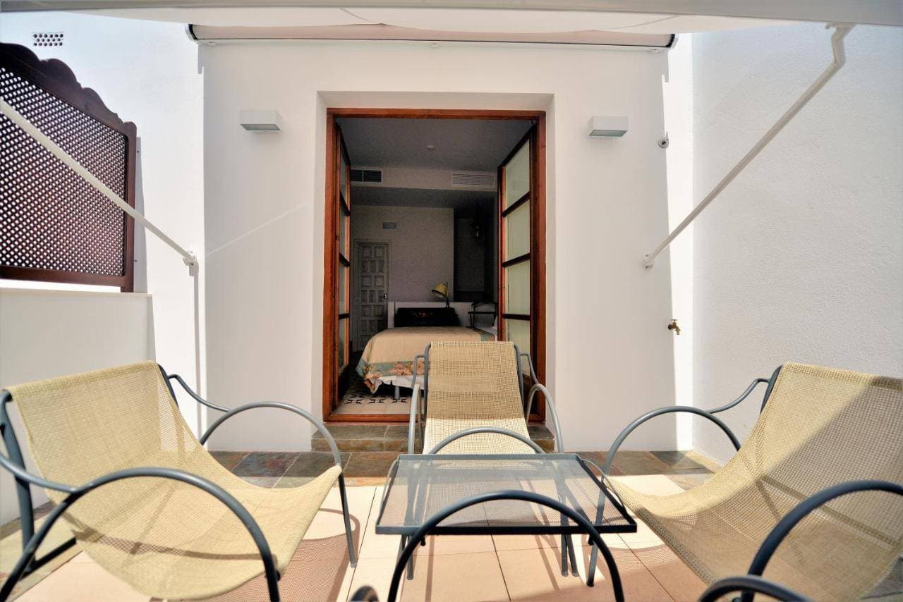 ApartaSuites Alberca 23