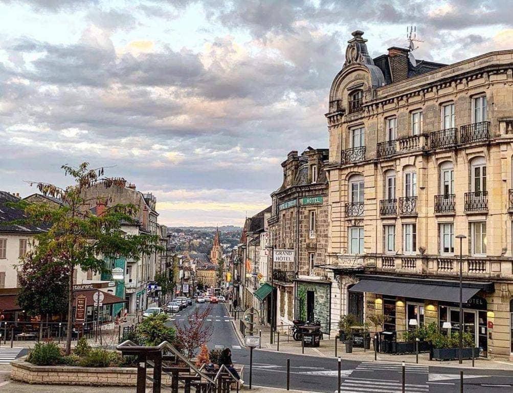 Le Grand Hôtel Brive 1