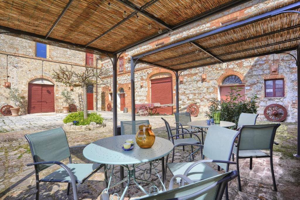 Villa e Fattoria di Radi 22