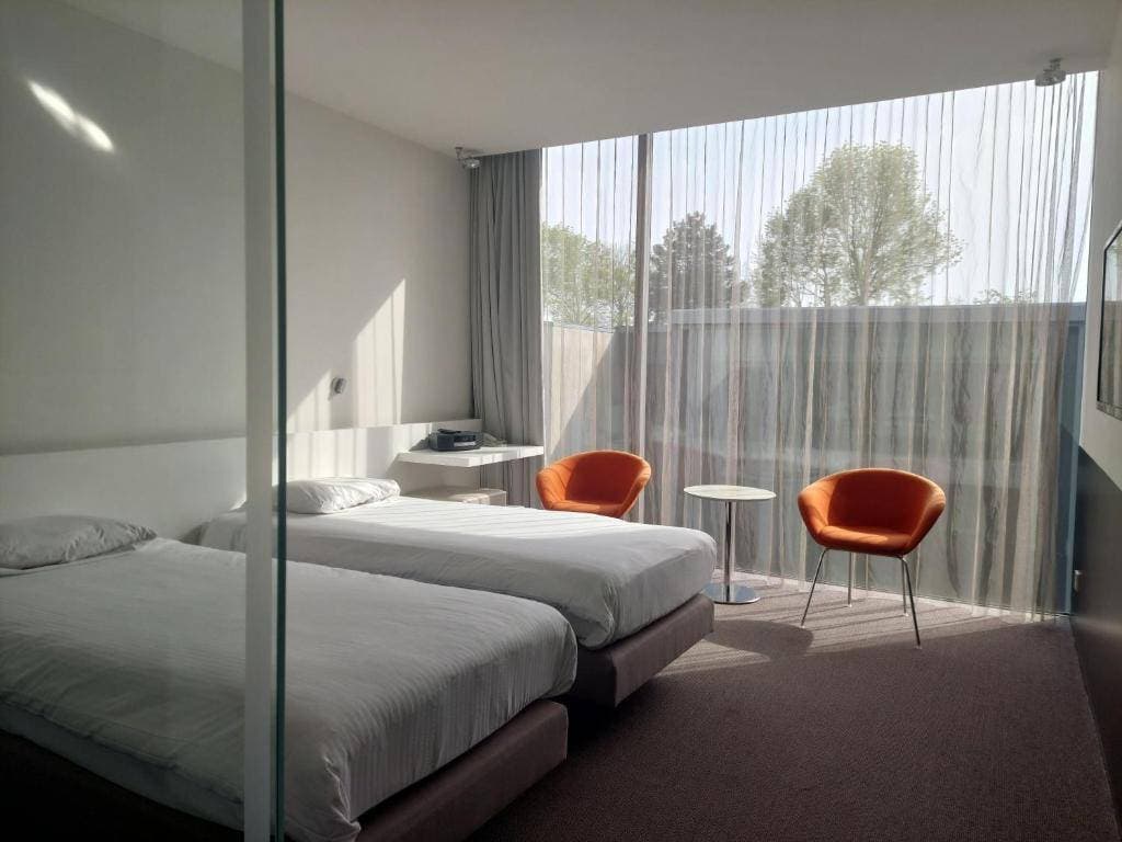 D-Hotel 8