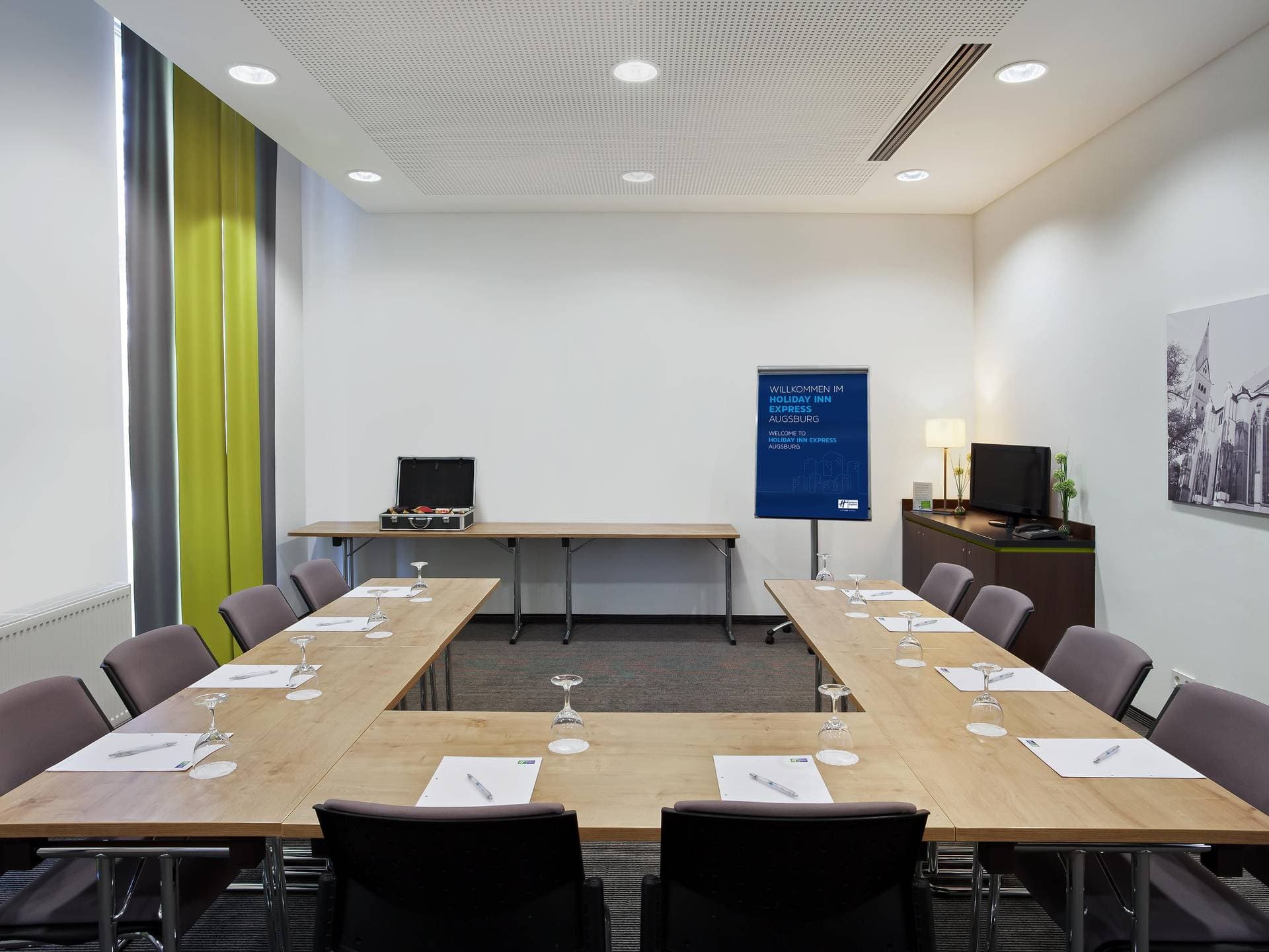 Holiday Inn Express Augsburg 13