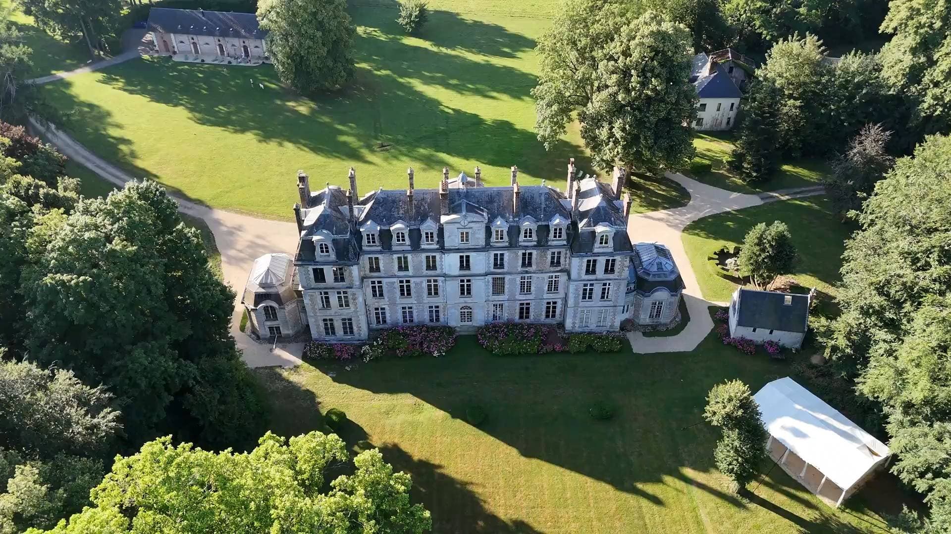 Les Ecuries du Chateau de Brumare 12