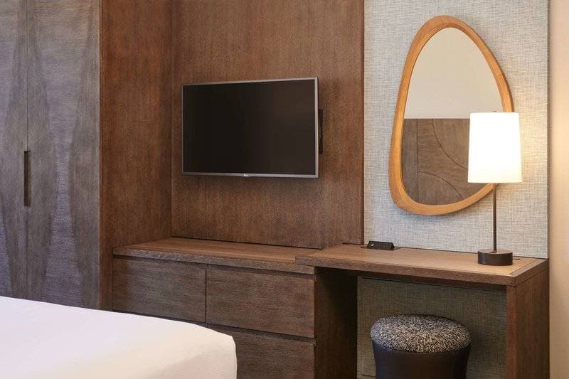 Embassy Suites Waikiki Beach Walk 72