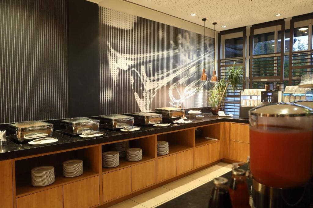 Courtyard by Marriott Wiesbaden-Nordenstadt 13