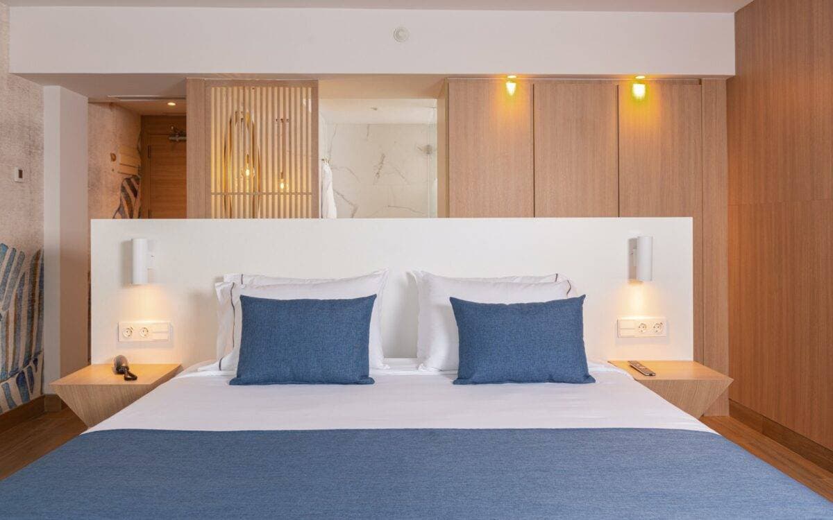 L'Azure Hotel 42