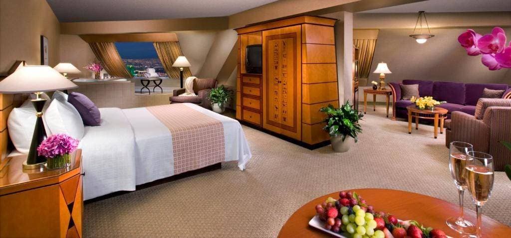 Luxor Hotel & Casino 11