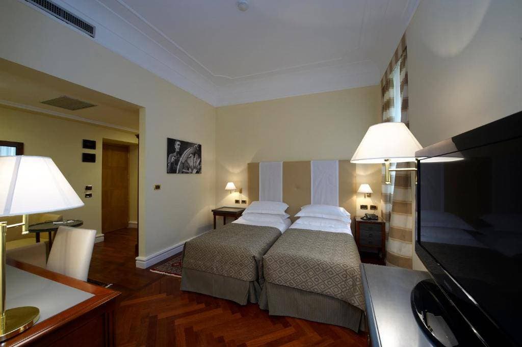 Grand Hotel Piazza Borsa 20