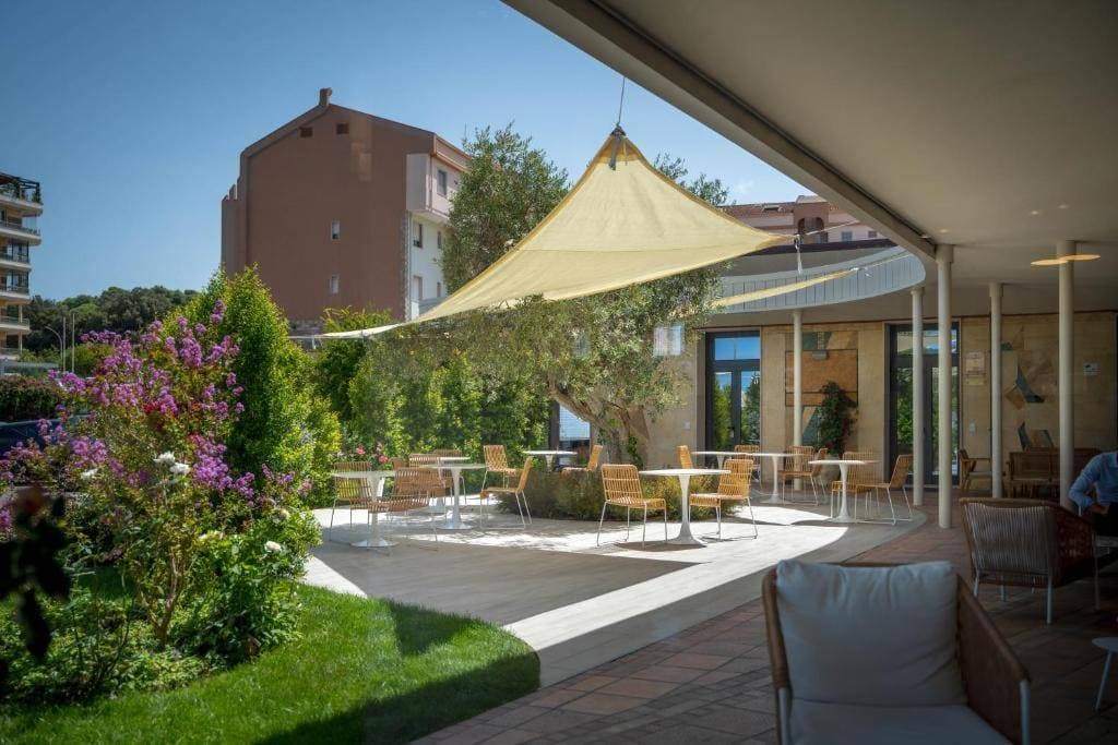 Hotel Carlo Felice 12