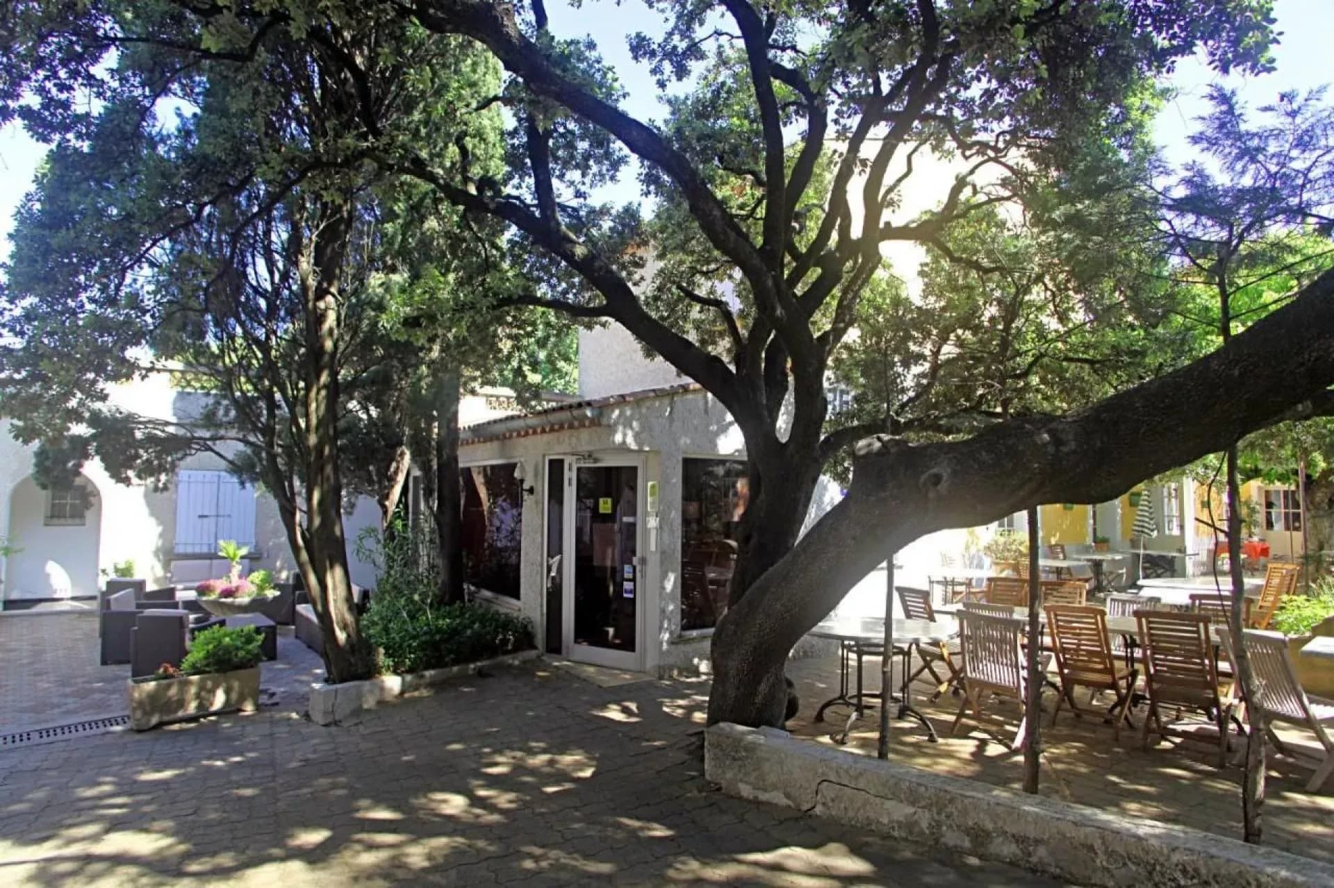 Hôtel Le Petit Manoir 2