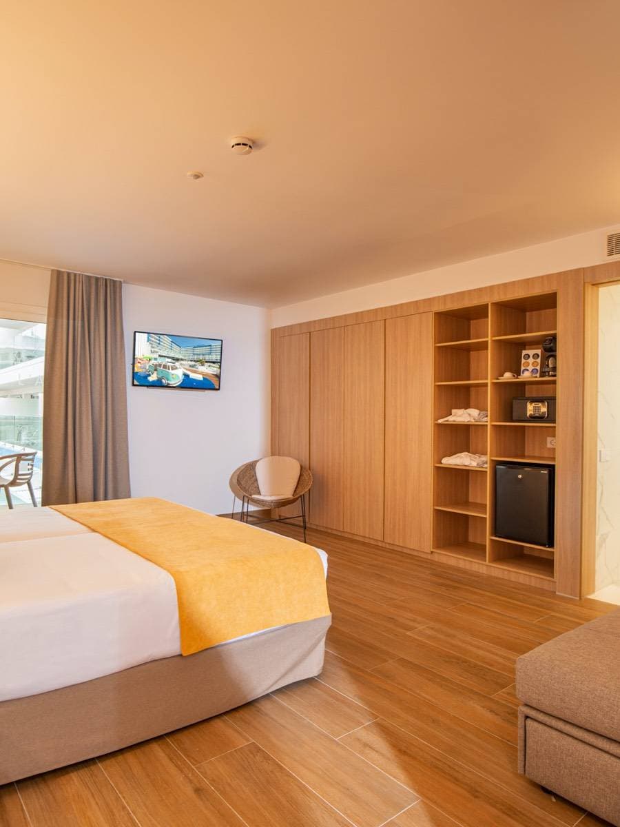 L'Azure Hotel 35