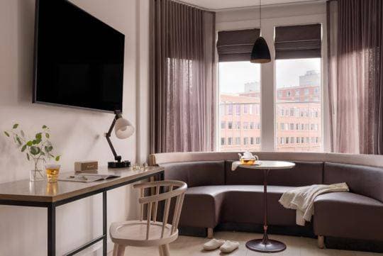907 Main Hotel Central Square, Sonder 8